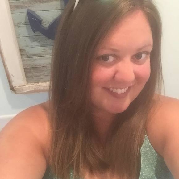 Meet your Posher, Leslie - Picture 1 of 1